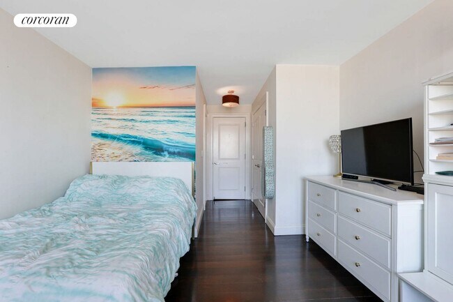 Building Photo - 40 E 94th St