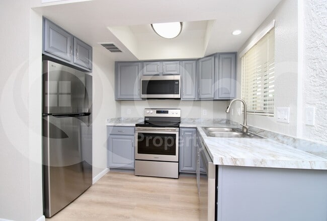 Building Photo - 2830 N Granite Reef Rd