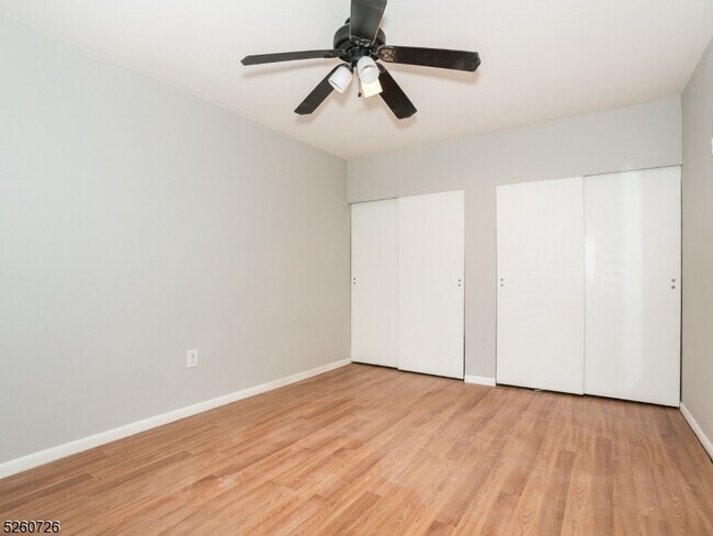 Building Photo - 48 Elm St