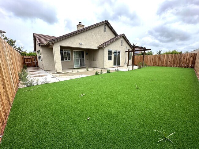 Building Photo - Beautiful 3-bedroom home in the heart of Manteca