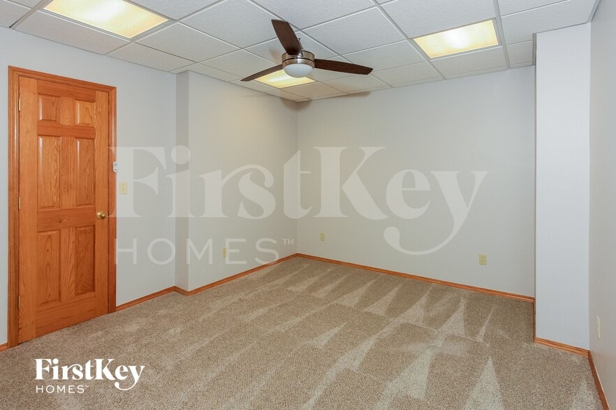 Building Photo - 15541 Pine Ridge