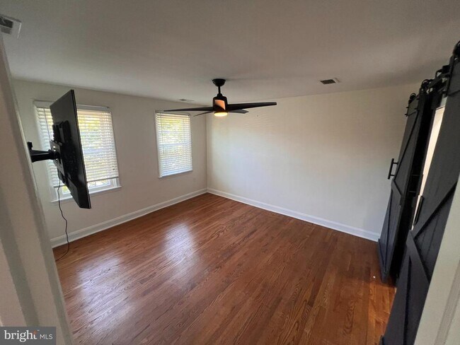 Building Photo - 1583 Doxbury Rd