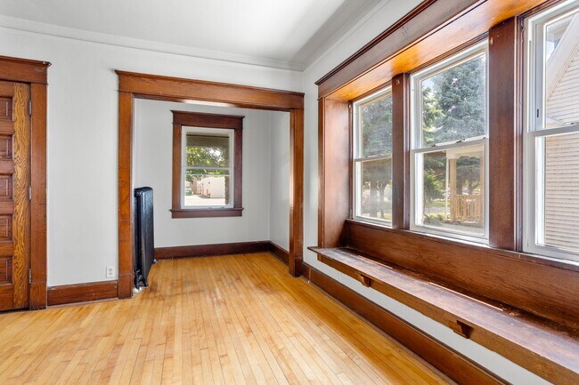 Building Photo - 123 N Maple Ave