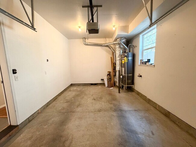 Building Photo - 6931 N Borthwick Ave