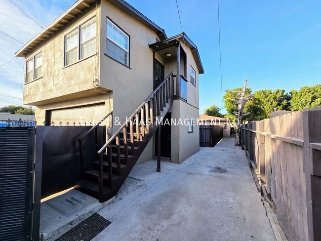 Building Photo - 244 1/2 E. 56th St.-