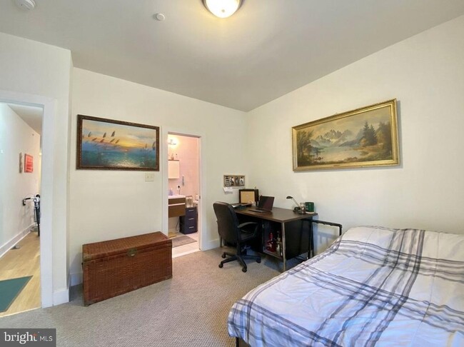 Building Photo - 1622 W Jefferson St