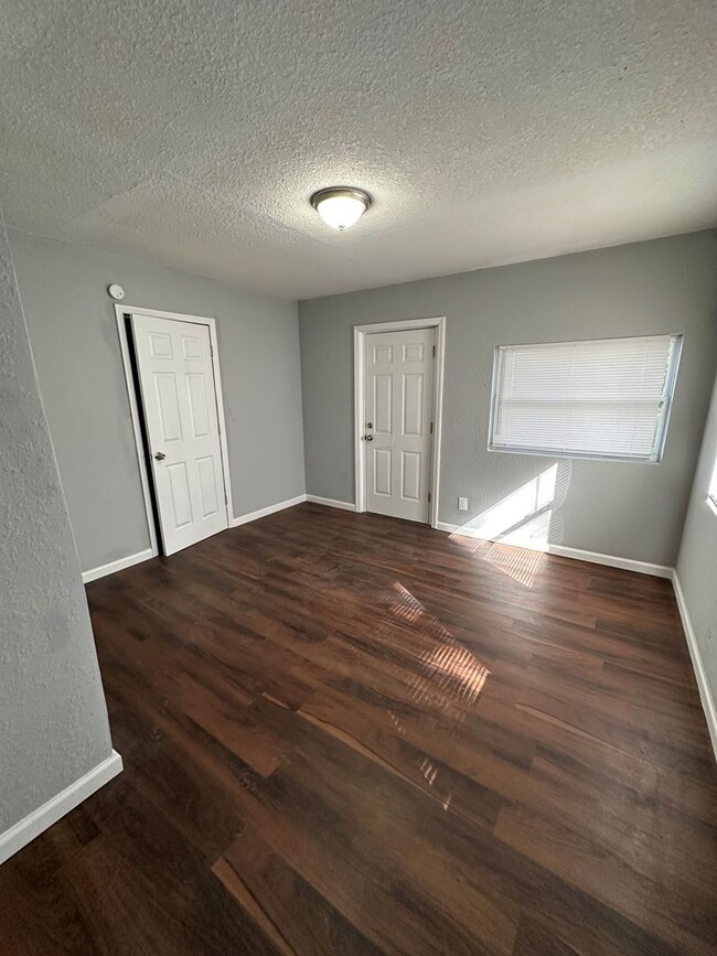 Building Photo - Welcome home to this FULLY RENOVATED 3-bed...