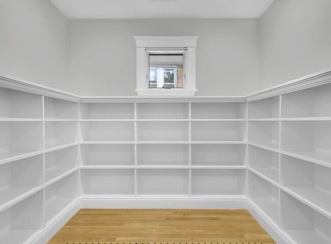 Building Photo - 117 Sutherland Rd