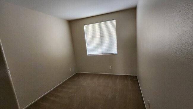 Building Photo - 25288 Red Fern Cir