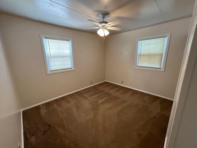 Building Photo - single family home