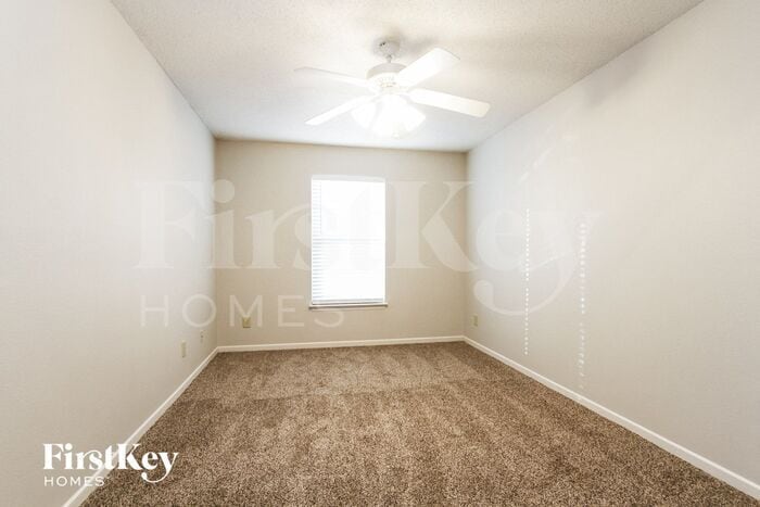 Building Photo - 744 Thornwood Ln