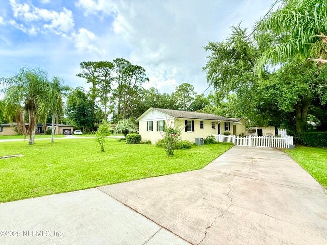Building Photo - 3936 Miruelo Cir N