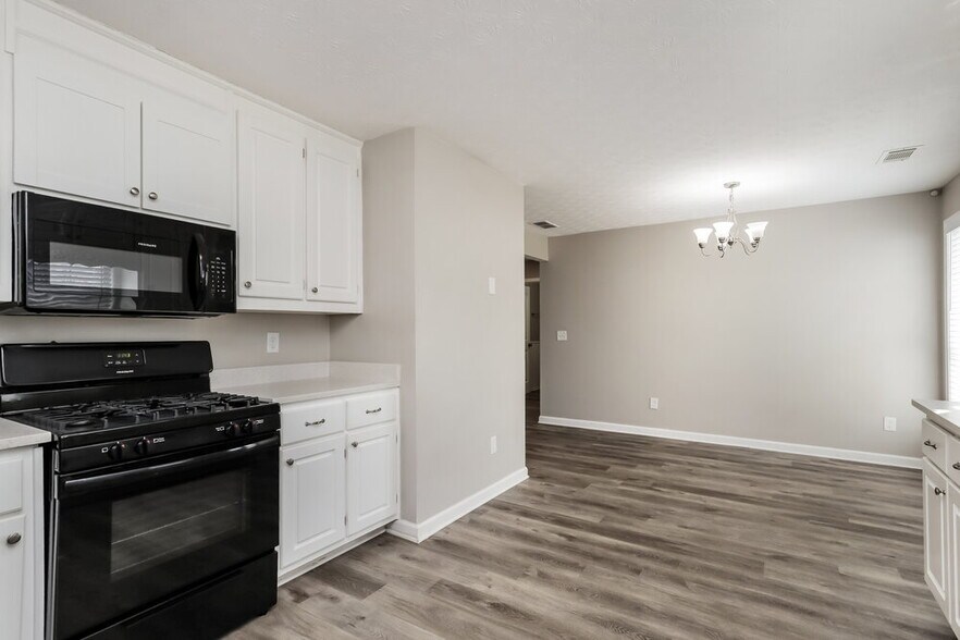 Building Photo - 335 Cattlemans Cir