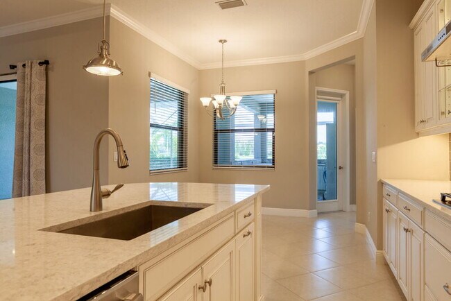 Building Photo - 13927 Old Creek Ct