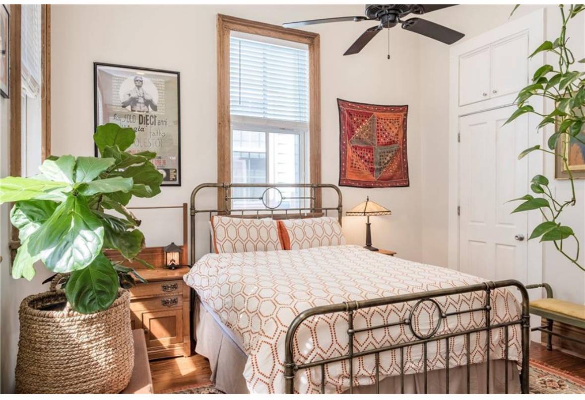 Building Photo - 620 S Lopez St