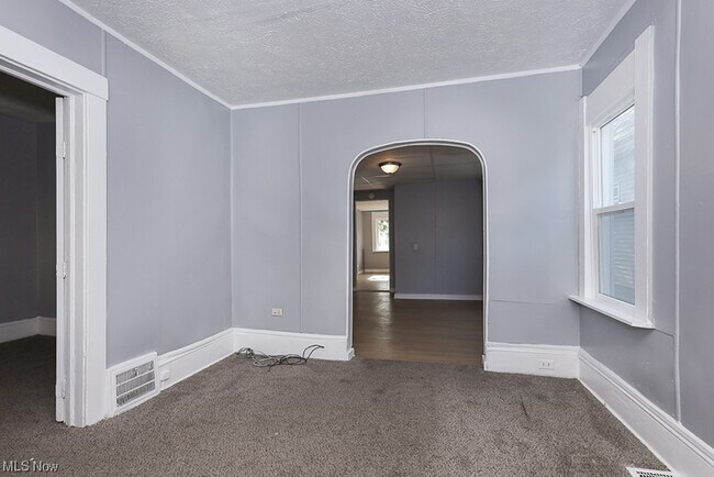Building Photo - 3085 E 67th St