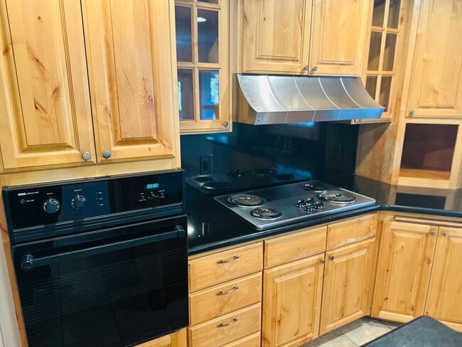 Building Photo - Vintage Remodel