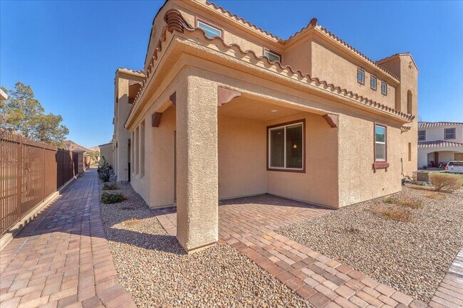 Building Photo - 4-Bedroom Tuscany Townhome with Strip & Golf Course Views