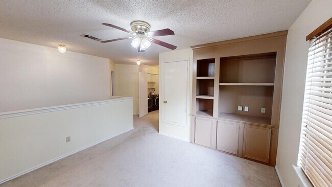 Building Photo - 2308 Darwin Cir