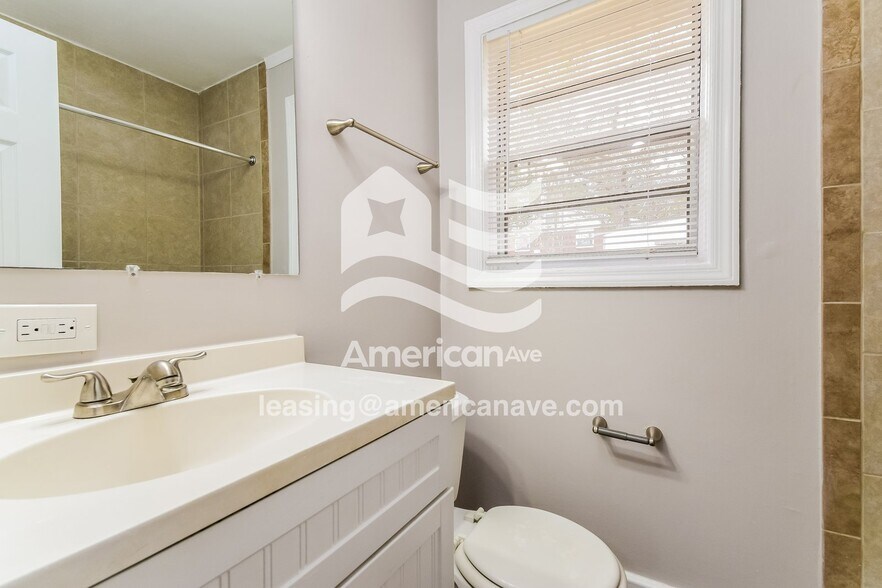 Building Photo - 5044 Gardiner Dr