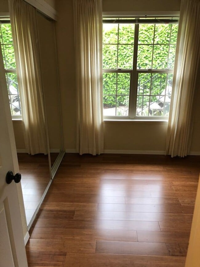 Building Photo - 118000