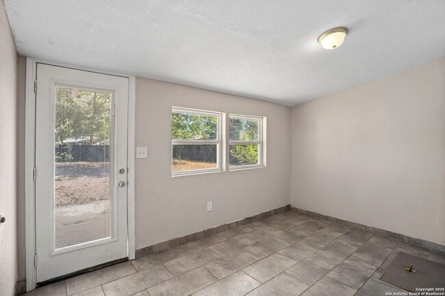 Building Photo - Well-Maintained 3-Bedroom Home – Ideal for Students & Professionals!