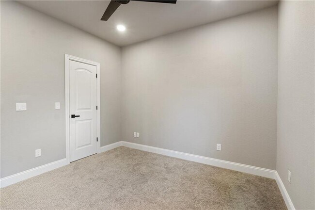 Building Photo - 5702 S 60th Pl