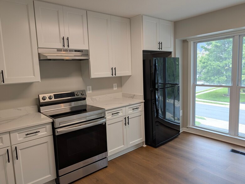 kitchen - 14141 Betsy Ross Ln