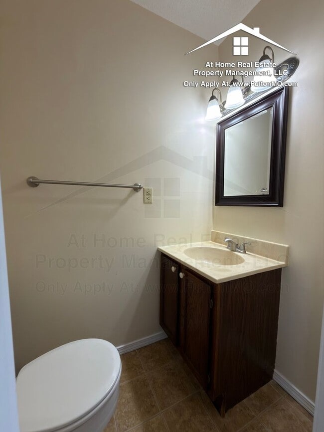 Building Photo - 1904 Springdale Ct