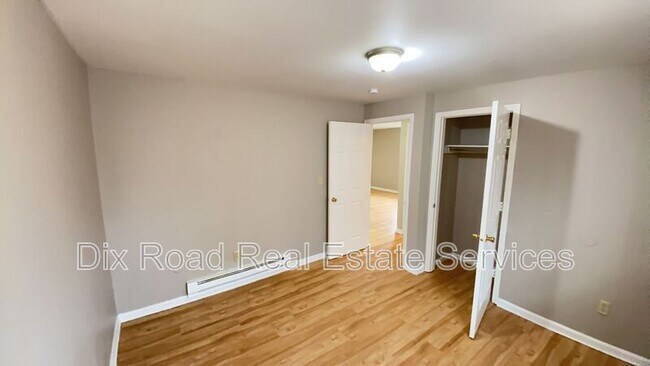 Building Photo - 1708 W Riverview Ave