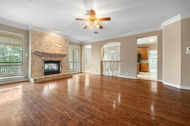 Building Photo - Spacious 2 Story 5 Bedroom , 4 full bathrooms located in Stone Oak!