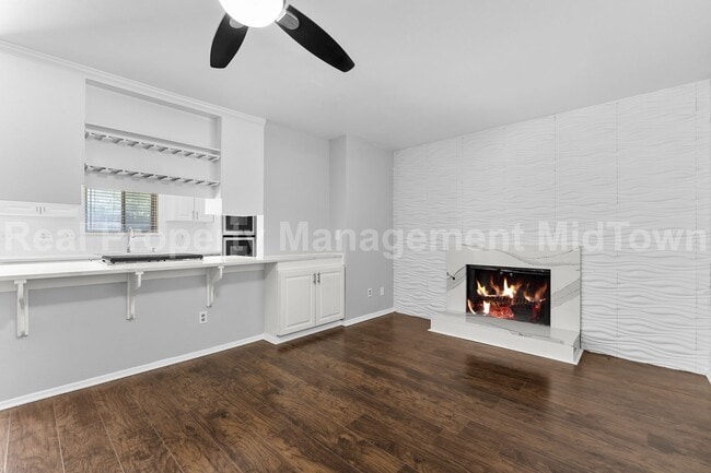 Building Photo - 2827 Blackwood Dr