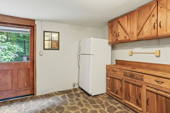 Building Photo - 9625 Hoffman Seachrist Road, Walkersville,...