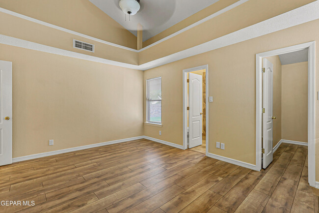Building Photo - 7229 Golden Hawk Dr