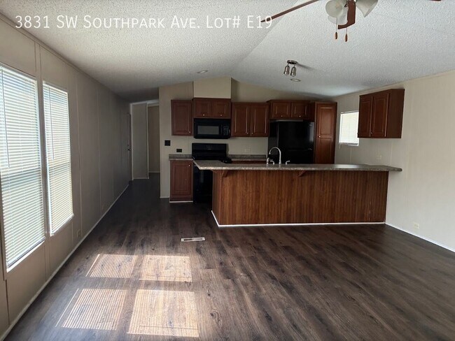Building Photo - 3831 SW South Park Ave