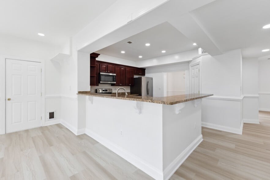 Kitchen Breakfast Bar - 10828 Miller Rd