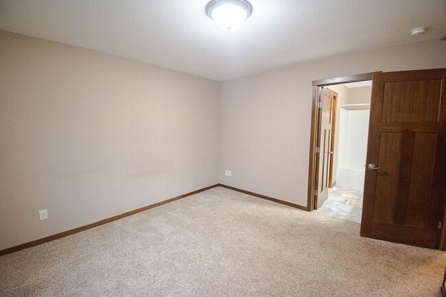 Building Photo - 6736 Clarkia Dr NW