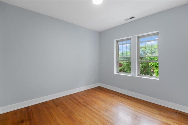 Building Photo - 2 bedroom in Chicago IL 60618