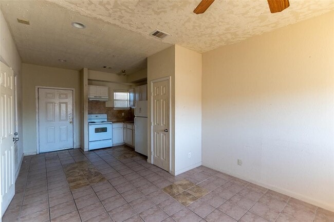 Building Photo - 4720 Yellowstone Blvd
