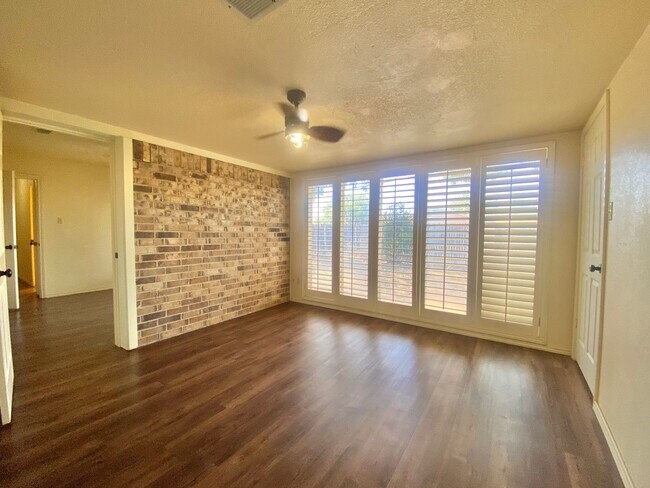 Building Photo - Great 5 bedroom home near LCU now available