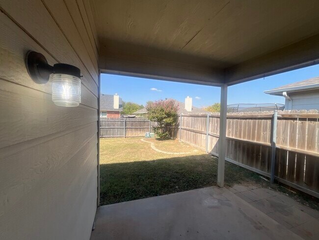 Building Photo - Plank Floors & Modern Comforts!" "Corner Fireplace, Split Bedrooms & a Master Retreat You’ll Love!"