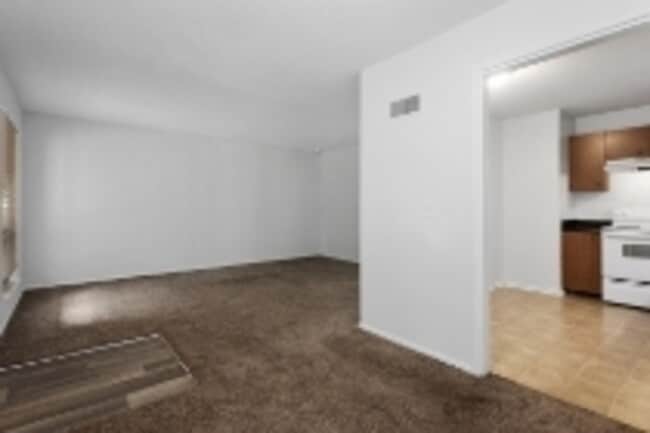 Building Photo - 420 W 89th St