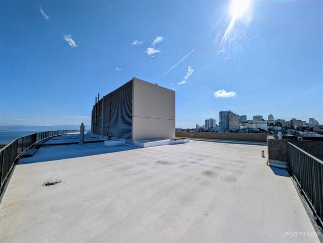 Building Photo - 1050 North Point St
