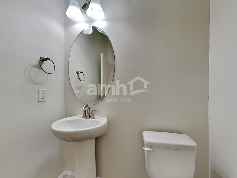 Building Photo - 208 Clearwater Cir