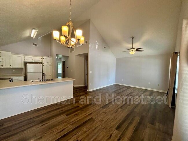 Building Photo - 831 D'Antignac St