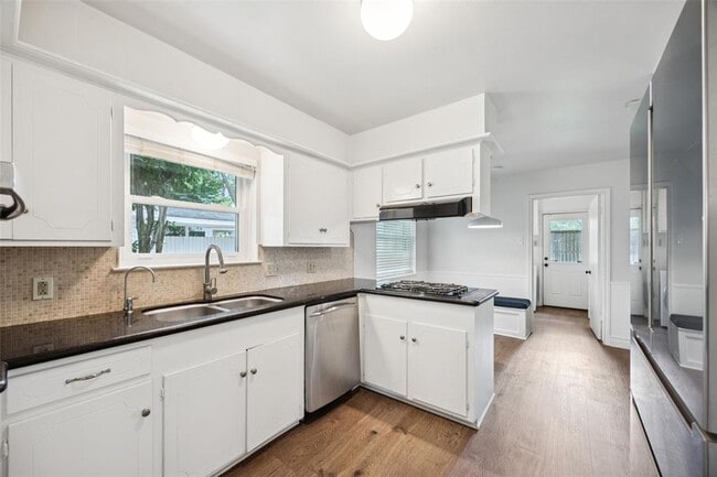 Building Photo - 12515 Woodthorpe Ln