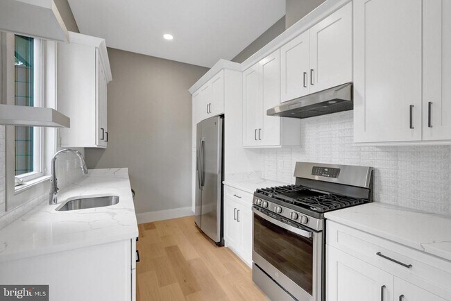 Building Photo - 6226 Kellogg Dr
