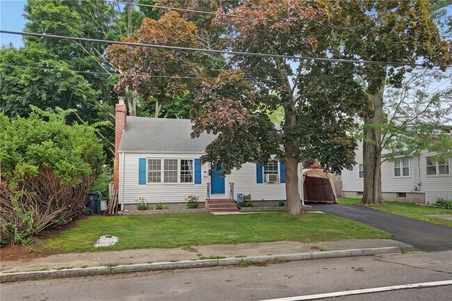 Building Photo - 1349 W Shore Rd