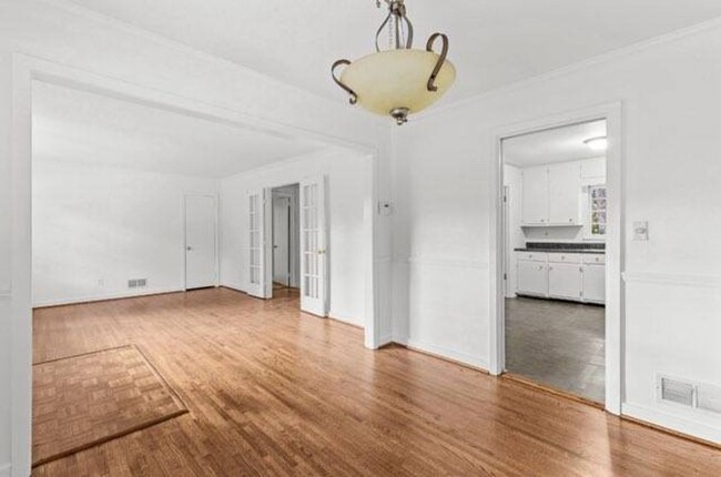 Primary Photo - Charming and Newly Renovated 4 Bedroom 1 B...