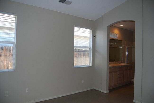 Building Photo - Single-Level Patio Home in Gated South Meadows Community